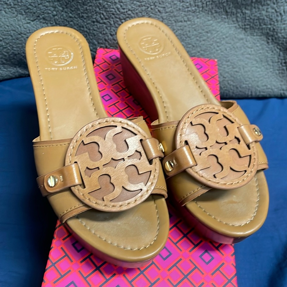 Used Tory Burch selma platform brown/tan sandals size 7M